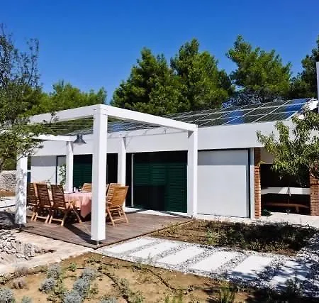 Lanterna Villa *