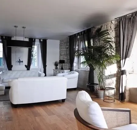 Lanterna Villa Vir